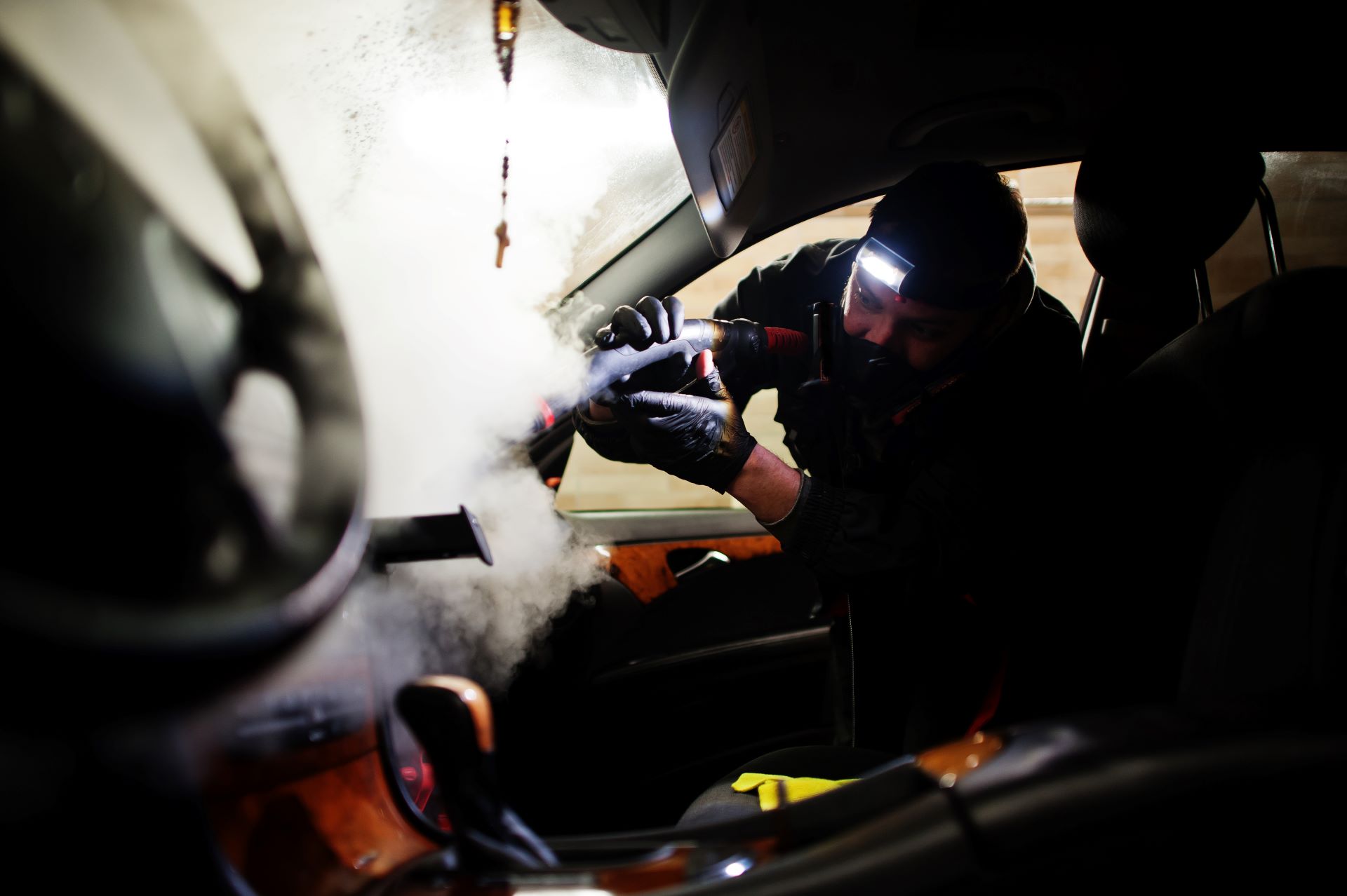 The Advantages of Dry Ice Blasting for Engine Compartments